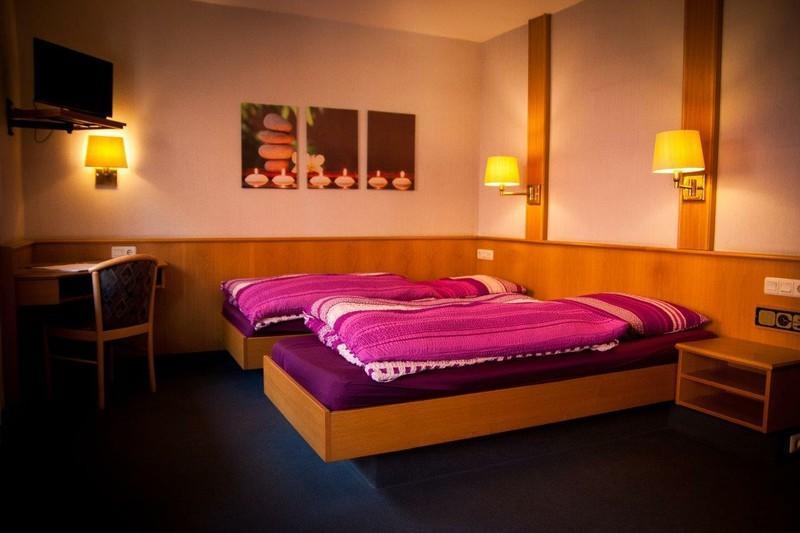 Zur Frischen Quelle Hotel Oberasbach Exterior foto