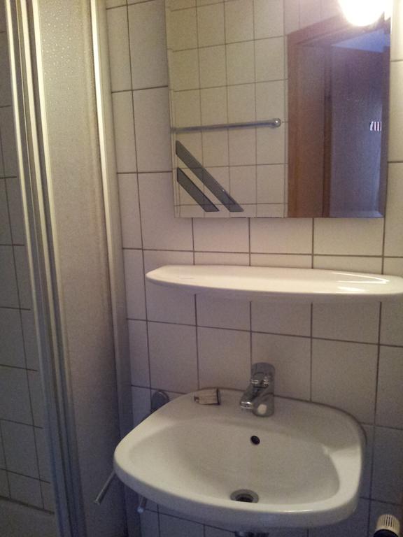 Zur Frischen Quelle Hotel Oberasbach Exterior foto