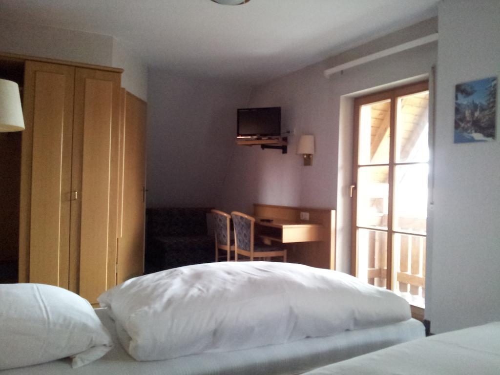 Zur Frischen Quelle Hotel Oberasbach Quarto foto