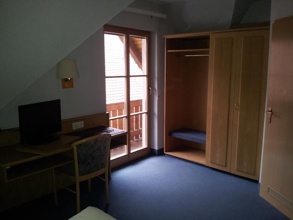Zur Frischen Quelle Hotel Oberasbach Quarto foto
