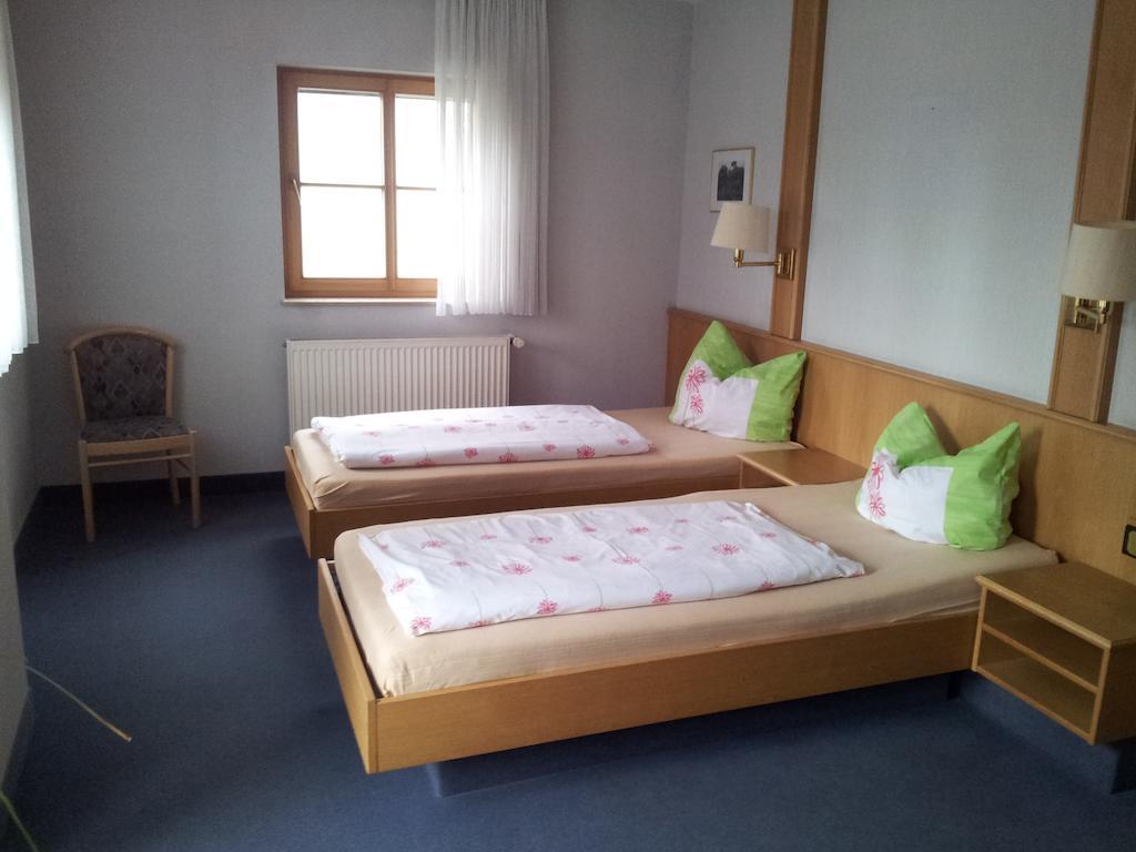 Zur Frischen Quelle Hotel Oberasbach Quarto foto