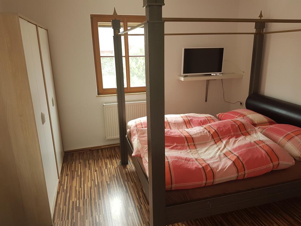 Zur Frischen Quelle Hotel Oberasbach Exterior foto